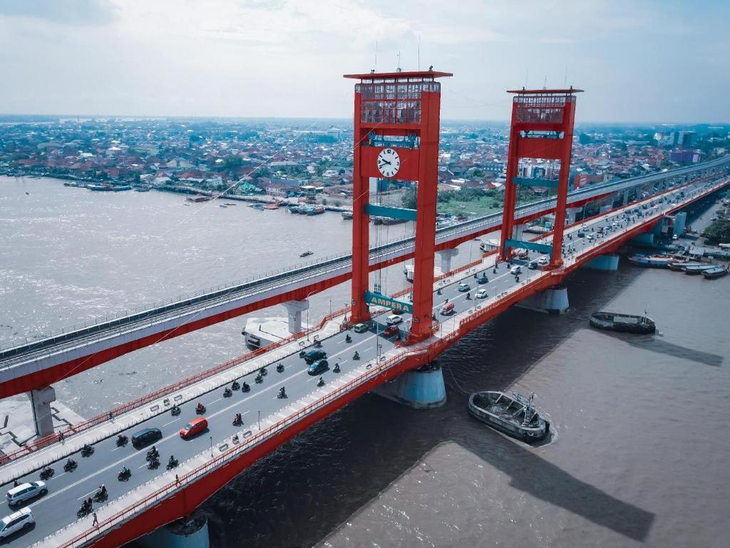 Hotel Reddoorz Syariah At Penginapan Sederhana Palembang Exterior foto